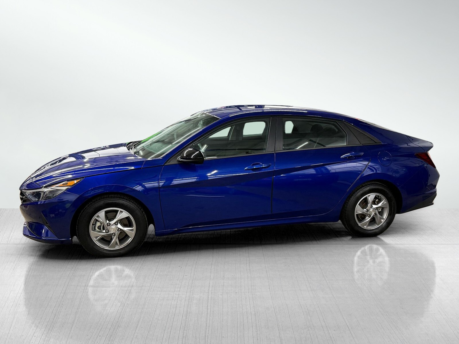 2022 Hyundai Elantra SE photo 3