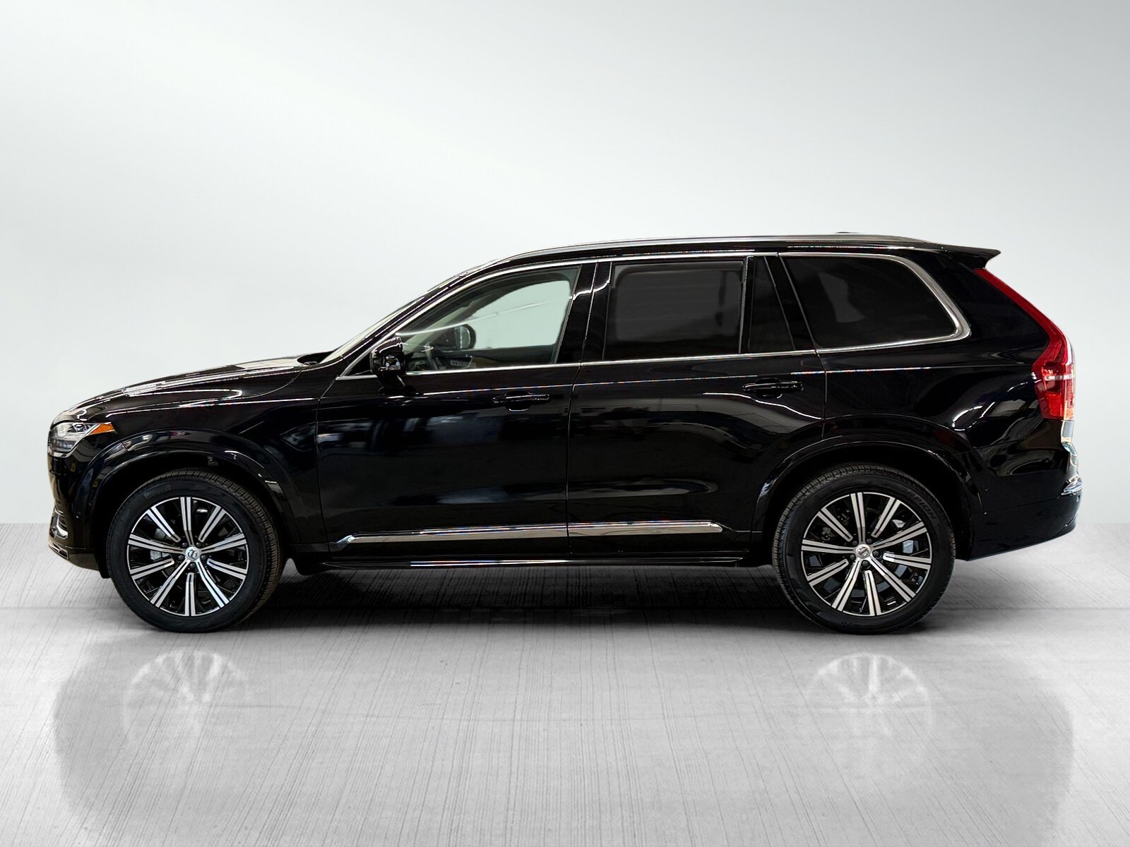 2024 Volvo XC90 Plus photo 2