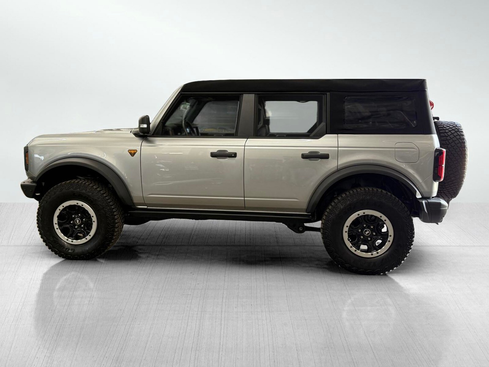 2024 Ford Bronco Badlands photo 3