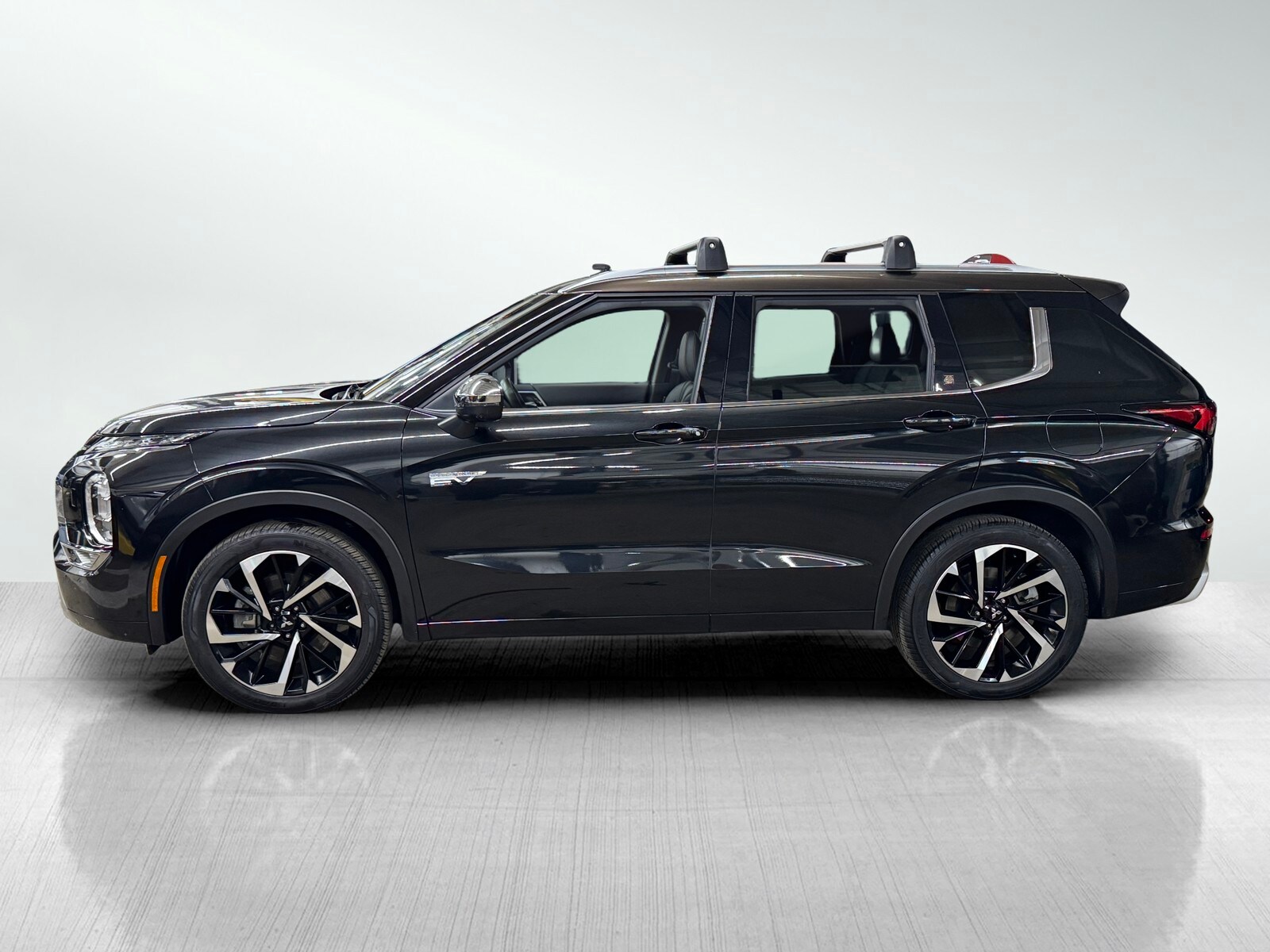 2023 Mitsubishi Outlander PHEV 40th Anniversary Edition photo 3