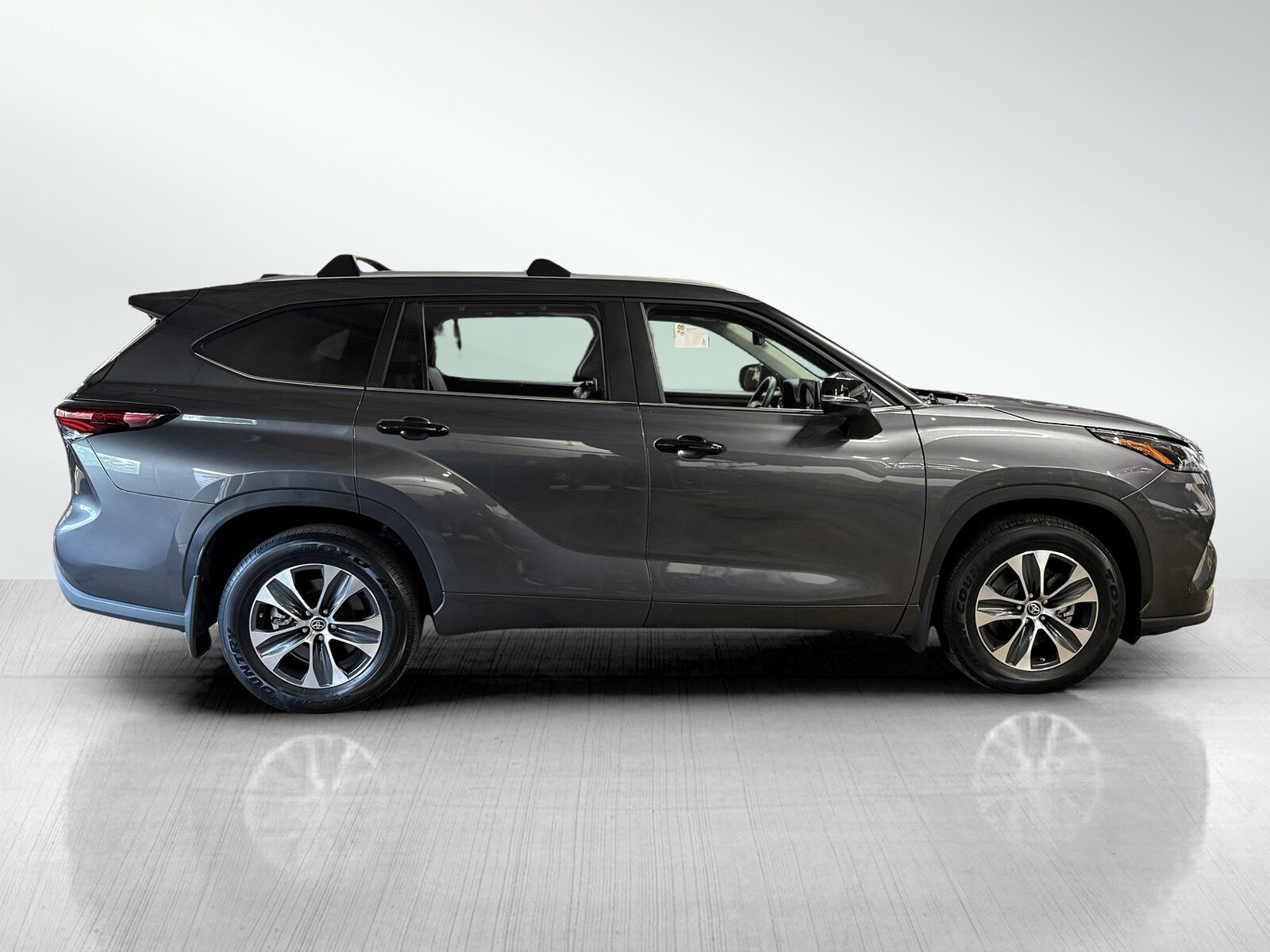 2024 Toyota Highlander XLE photo 4