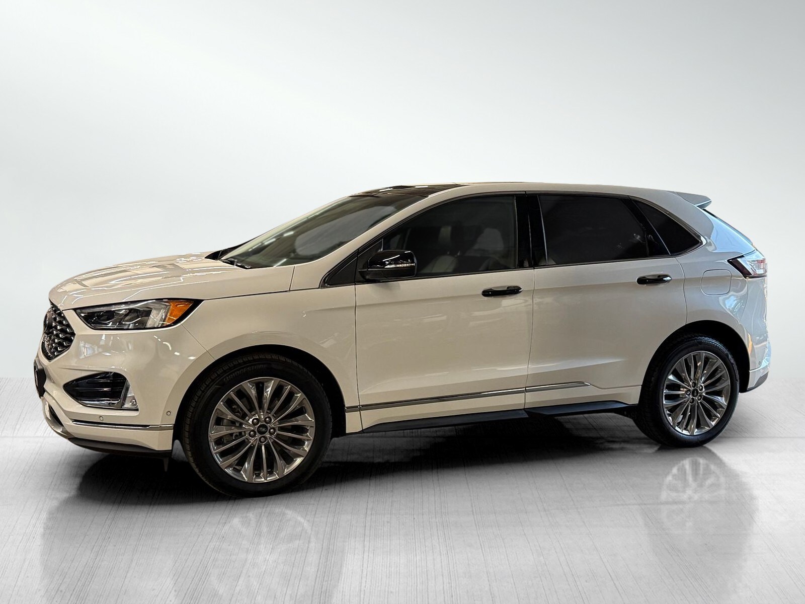 2020 Ford Edge Titanium photo 3