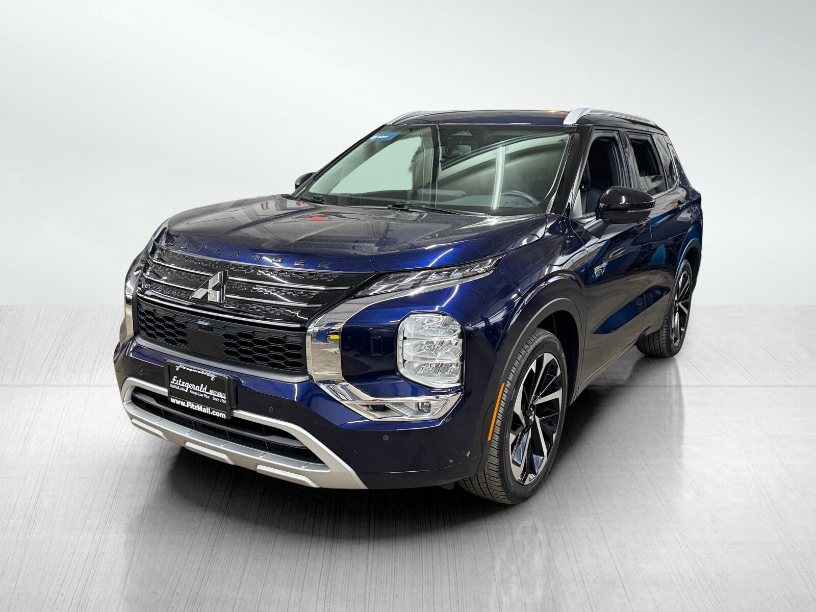 2023 Mitsubishi Outlander PHEV SEL photo 2