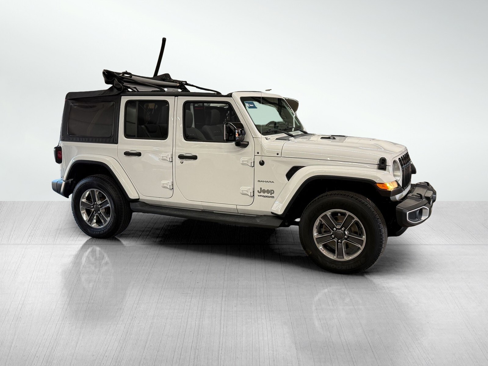 2018 Jeep Wrangler Unlimited Sahara photo 3