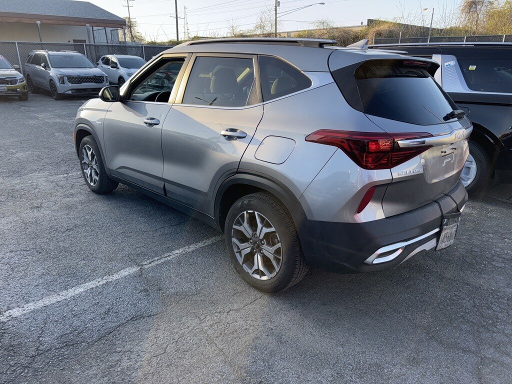 2022 Kia Seltos EX photo 2
