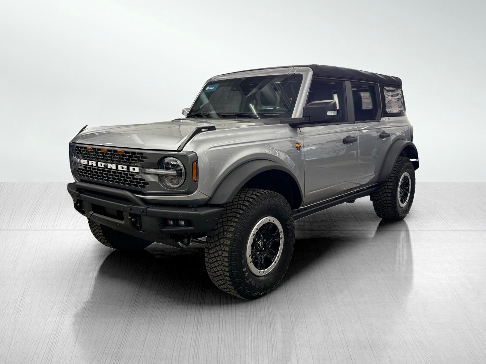 2024 Ford Bronco Badlands photo 2