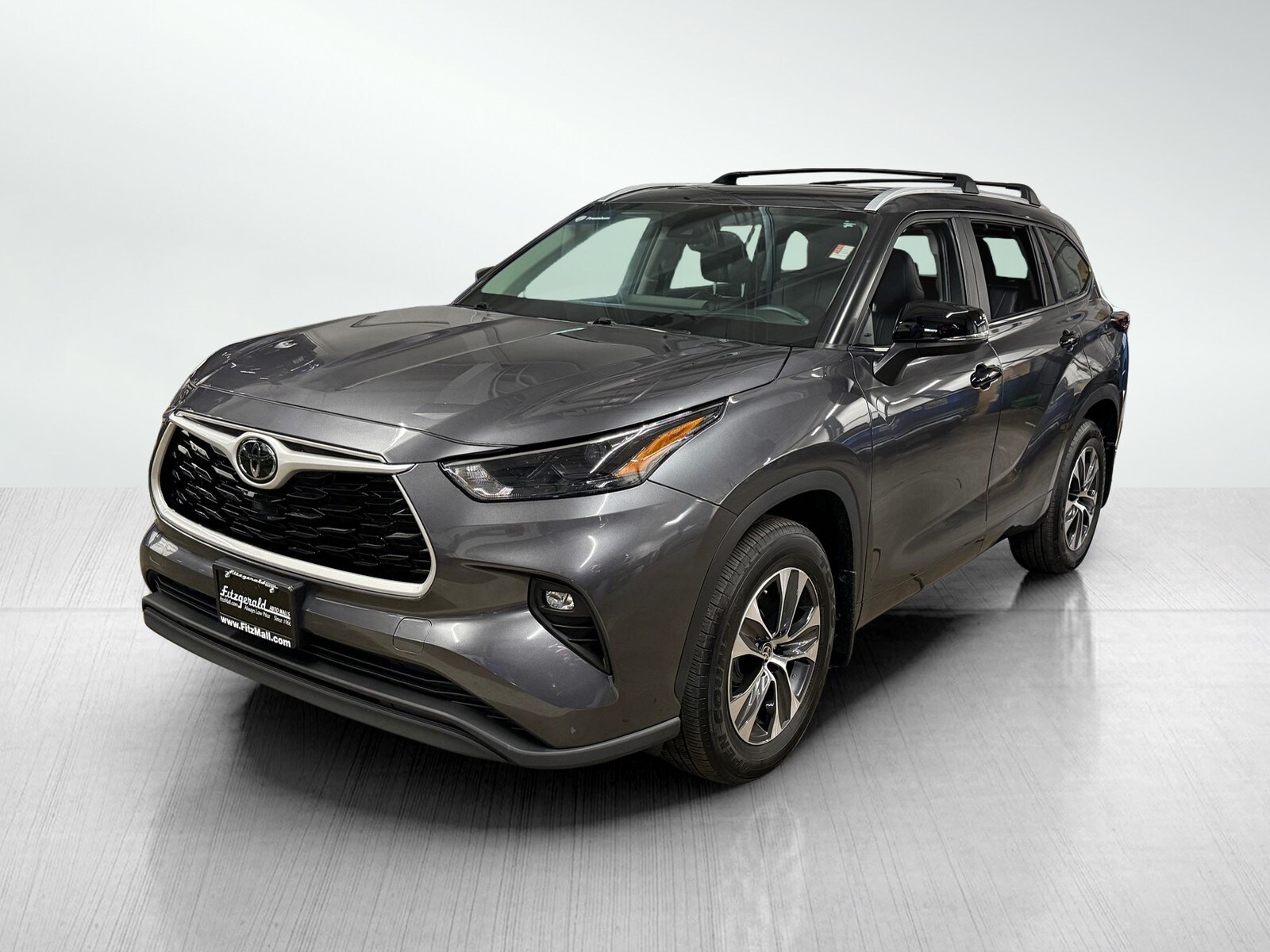 2024 Toyota Highlander XLE photo 2