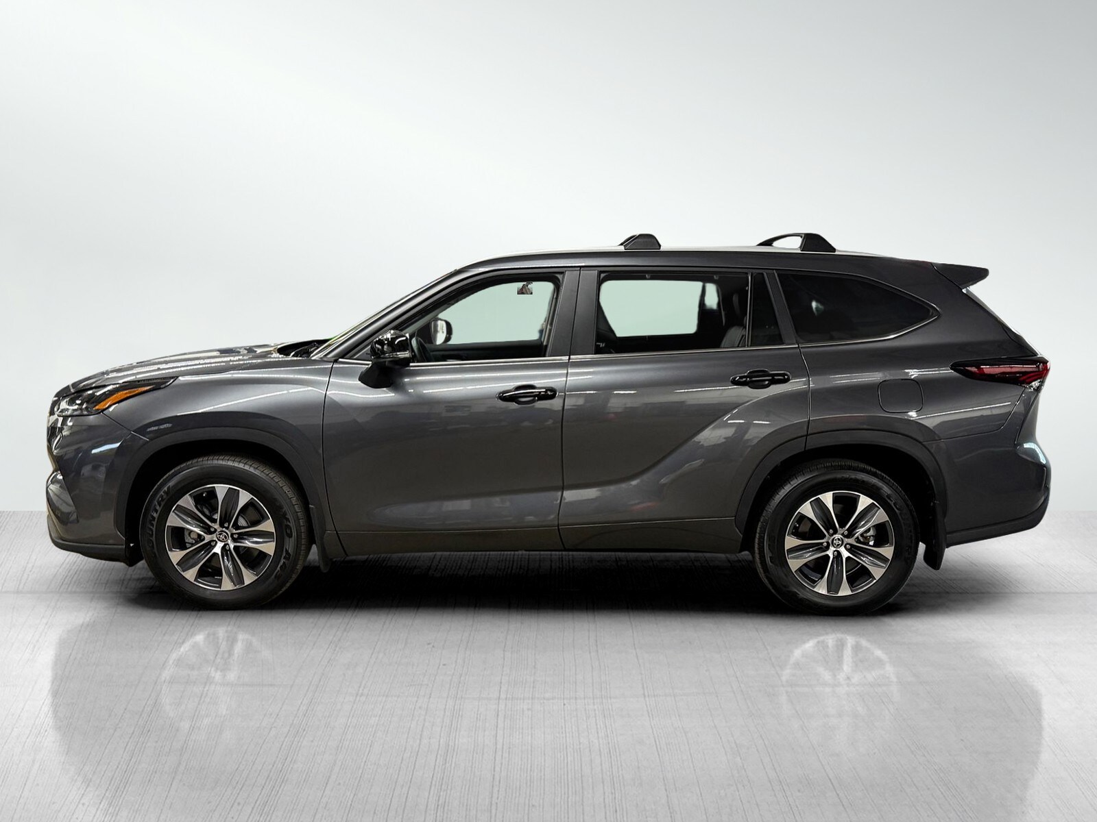 2024 Toyota Highlander XLE photo 3