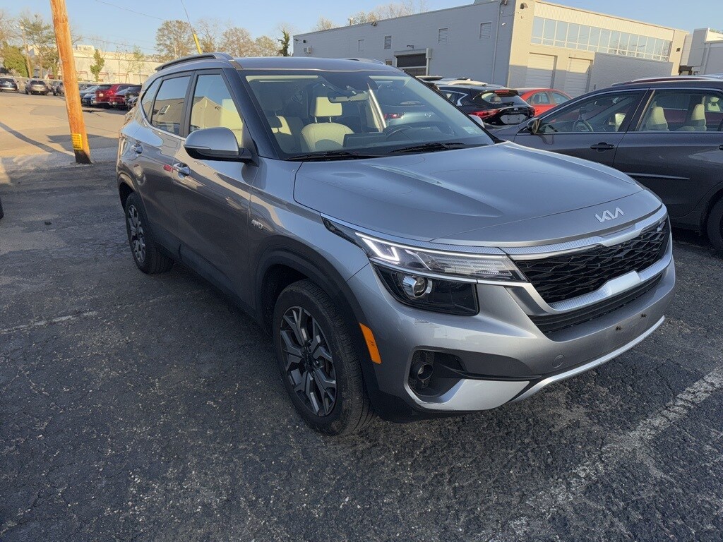 2022 Kia Seltos EX photo 4