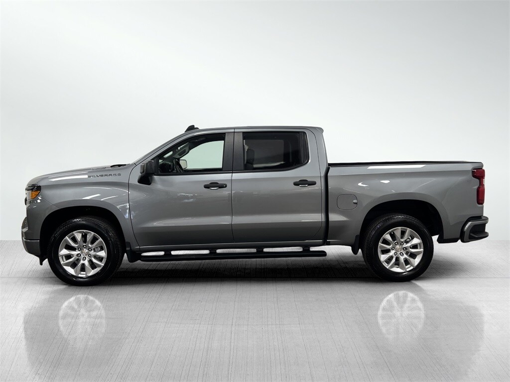2024 Chevrolet Silverado 1500 Custom photo 3