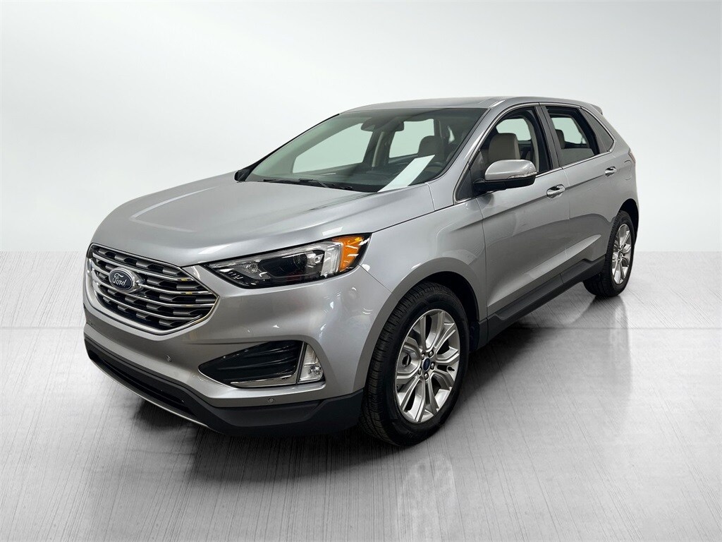 2022 Ford Edge Titanium photo 2