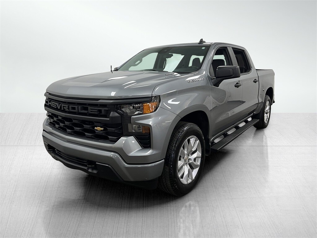 2024 Chevrolet Silverado 1500 Custom photo 2