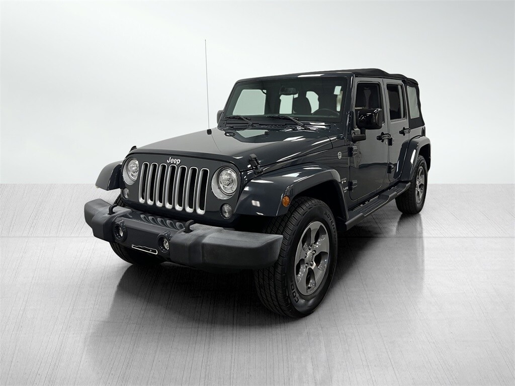 2017 Jeep Wrangler Unlimited Sahara photo 2