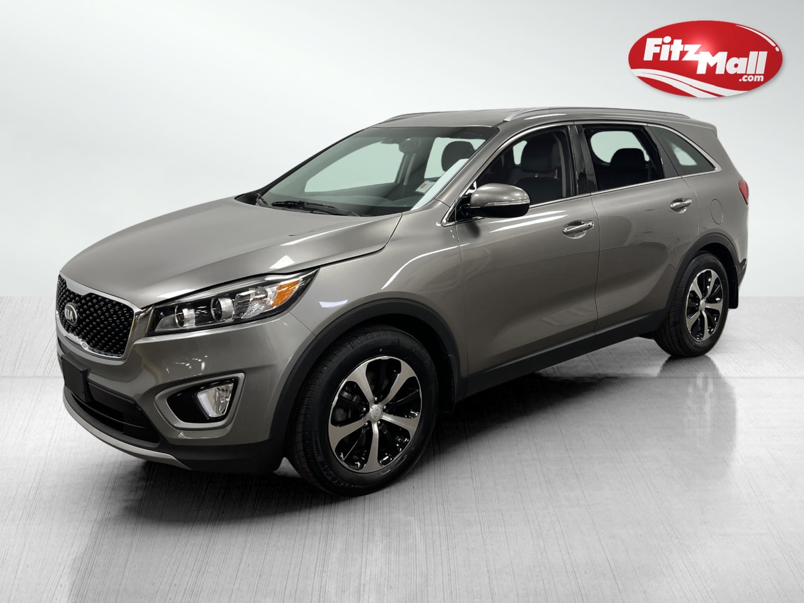 Used 2017 Kia Sorento EX with VIN 5XYPH4A53HG277157 for sale in Clearwater, FL