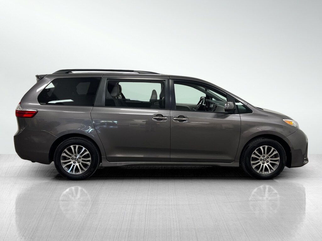 Used 2019 Toyota Sienna XLE FWD 8-Passenger (Natl)