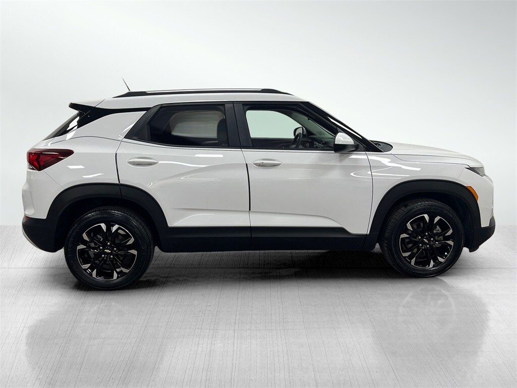 2023 Chevrolet Trailblazer LT photo 2