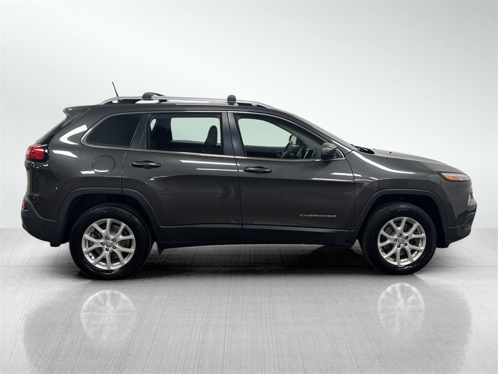 2017 Jeep Cherokee Latitude photo 2