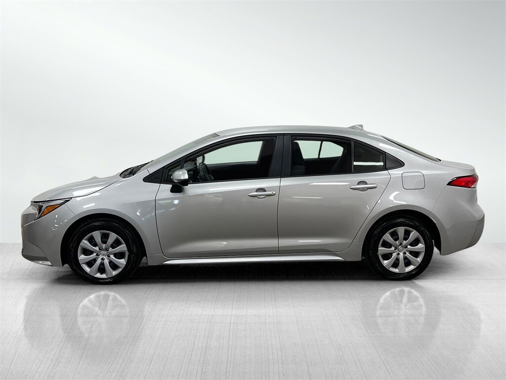 2025 Toyota Corolla Hybrid LE photo 3