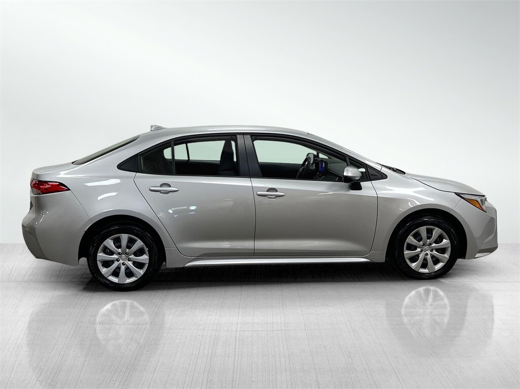 2025 Toyota Corolla Hybrid LE photo 4