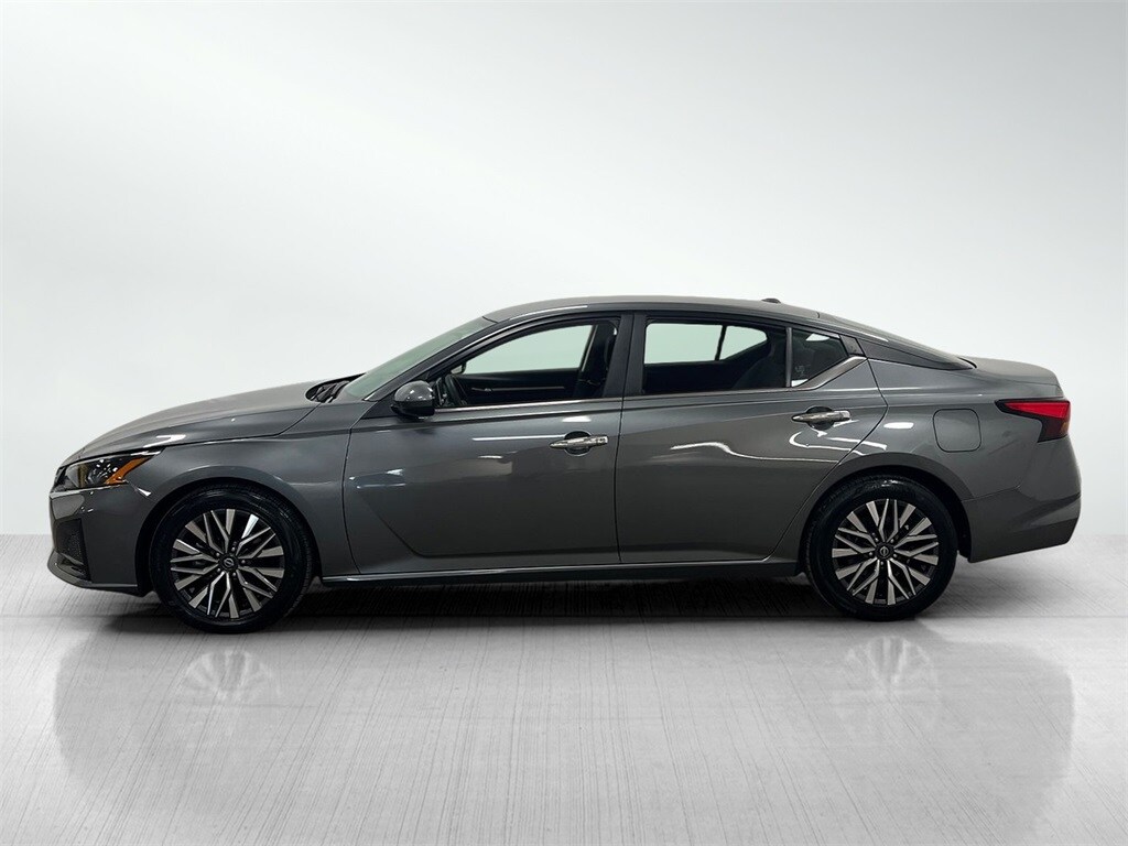 2023 Nissan Altima 2.5 SV photo 3