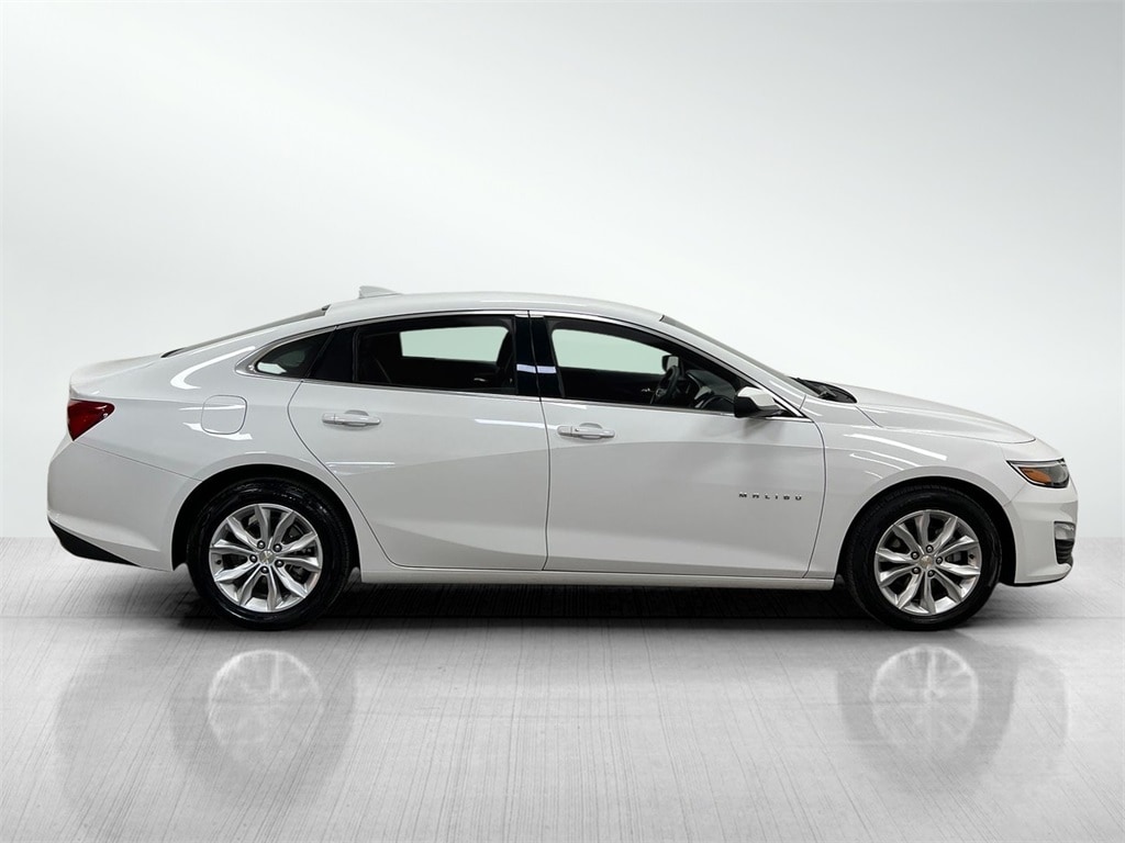 2024 Chevrolet Malibu 1LT photo 3
