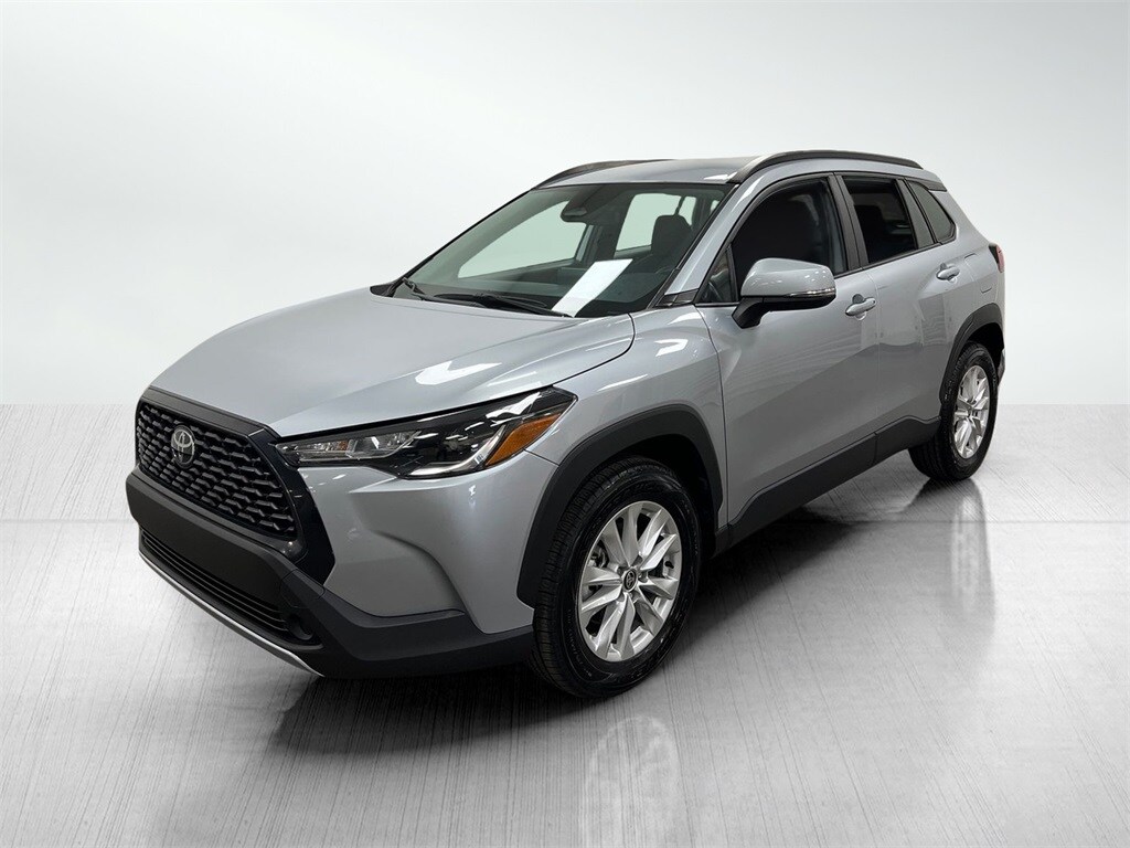 2024 Toyota Corolla Cross LE photo 2