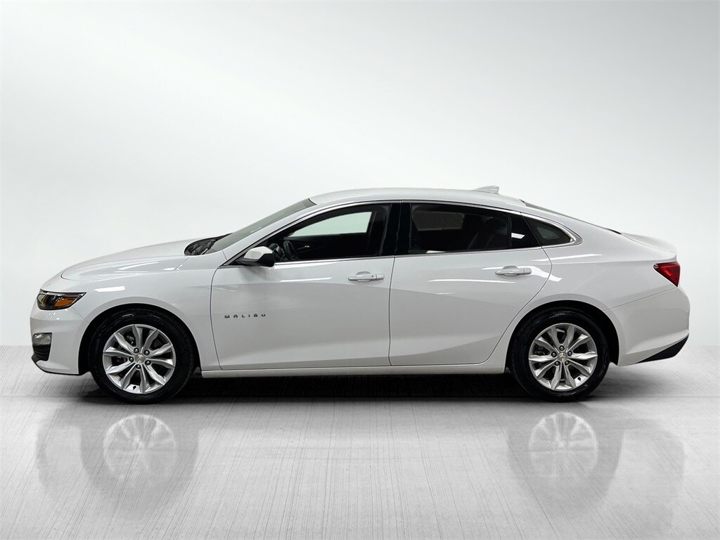 2024 Chevrolet Malibu 1LT photo 2
