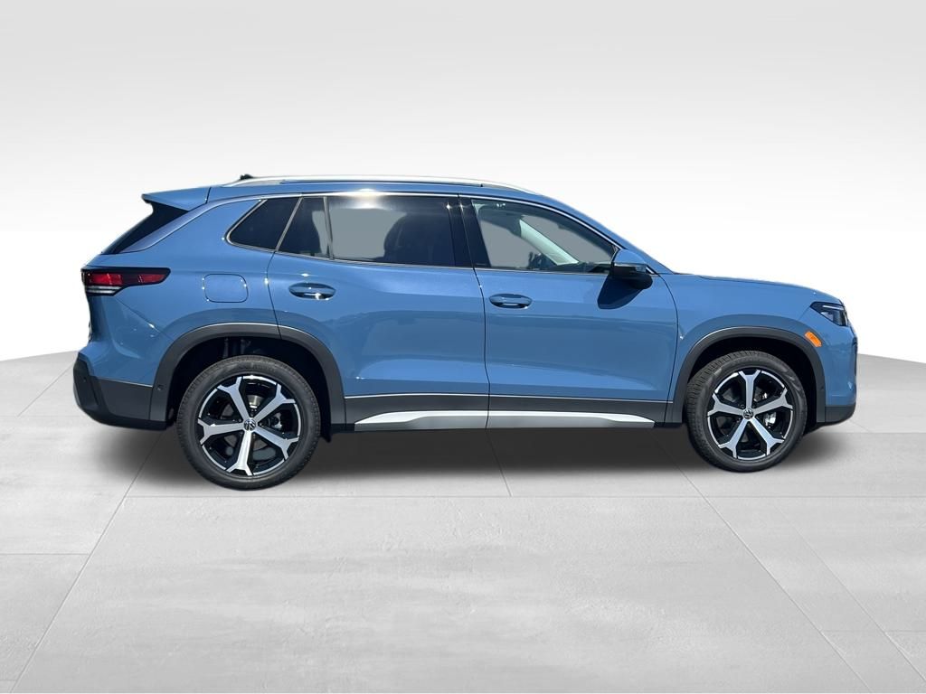 2025 Volkswagen Tiguan SE photo 3