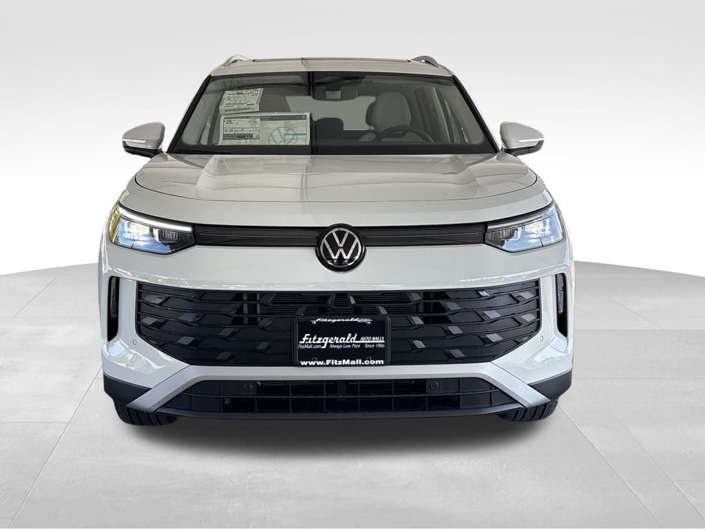 2025 Volkswagen Tiguan SE photo 3