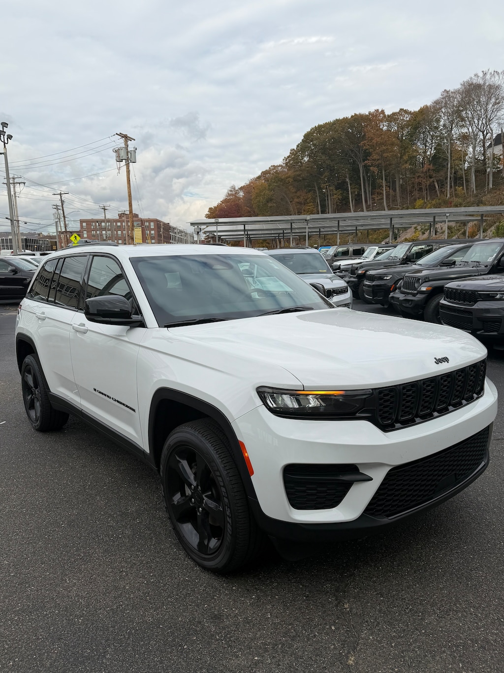 Used 2023 Jeep Grand Cherokee Laredo SUV