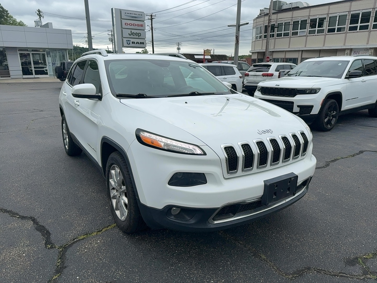 Used 2015 Jeep Cherokee Limited with VIN 1C4PJMDS6FW729785 for sale in Ansonia, CT