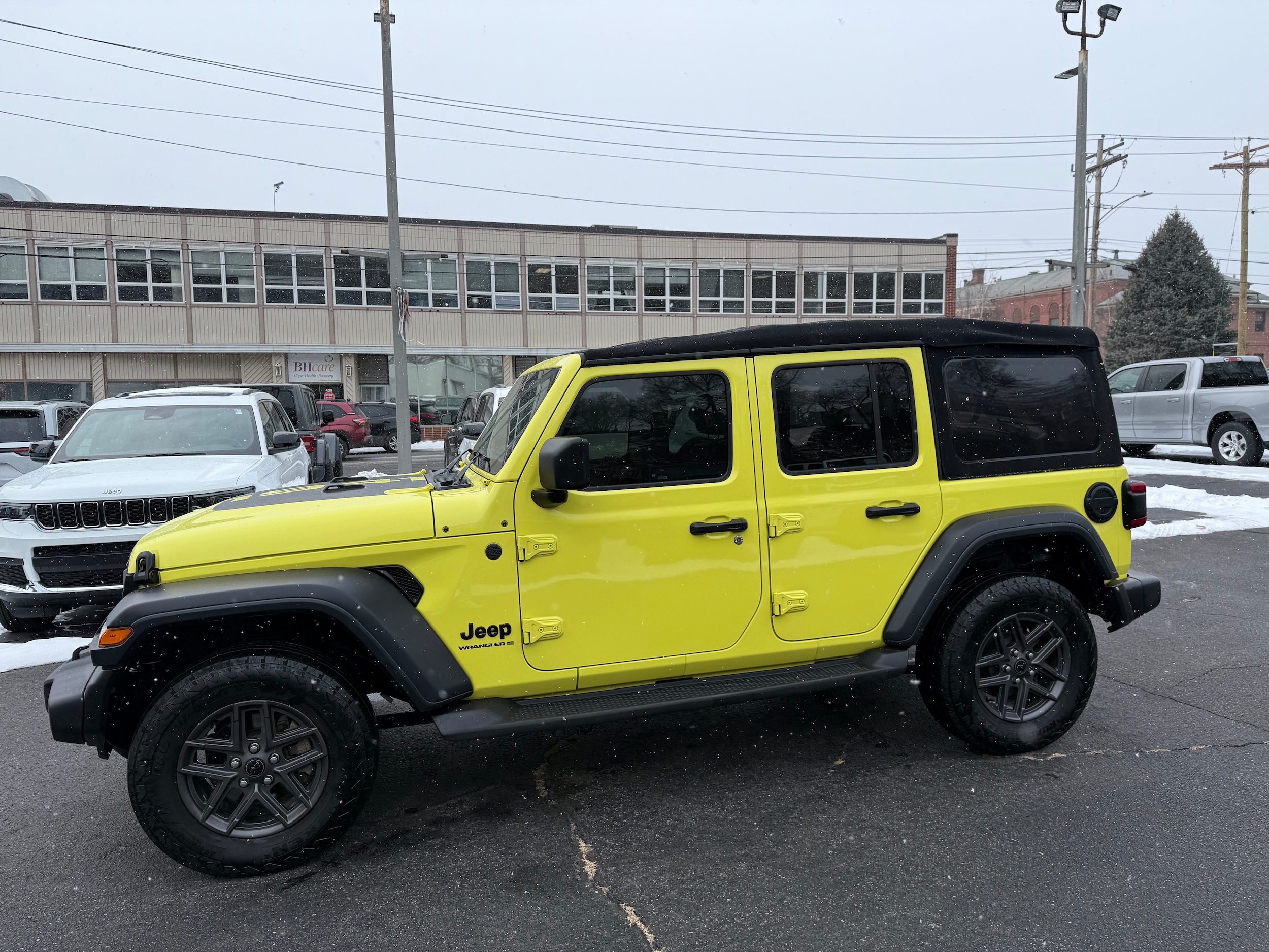 2024 Jeep Wrangler 4-Door Sport S's photo