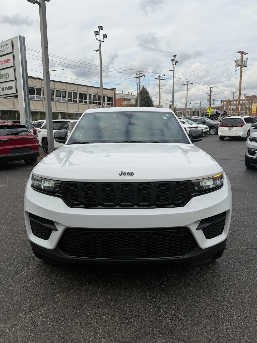 Used 2023 Jeep Grand Cherokee Laredo SUV