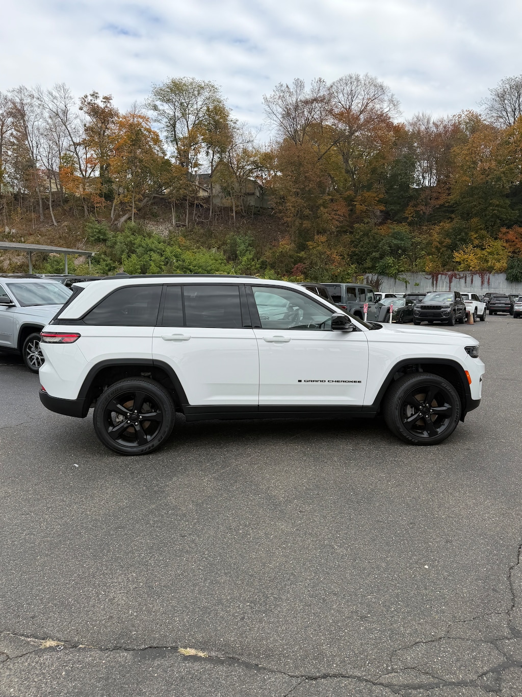 Used 2023 Jeep Grand Cherokee Laredo SUV