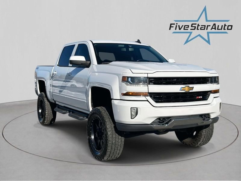2017 Chevrolet Silverado LT's photo