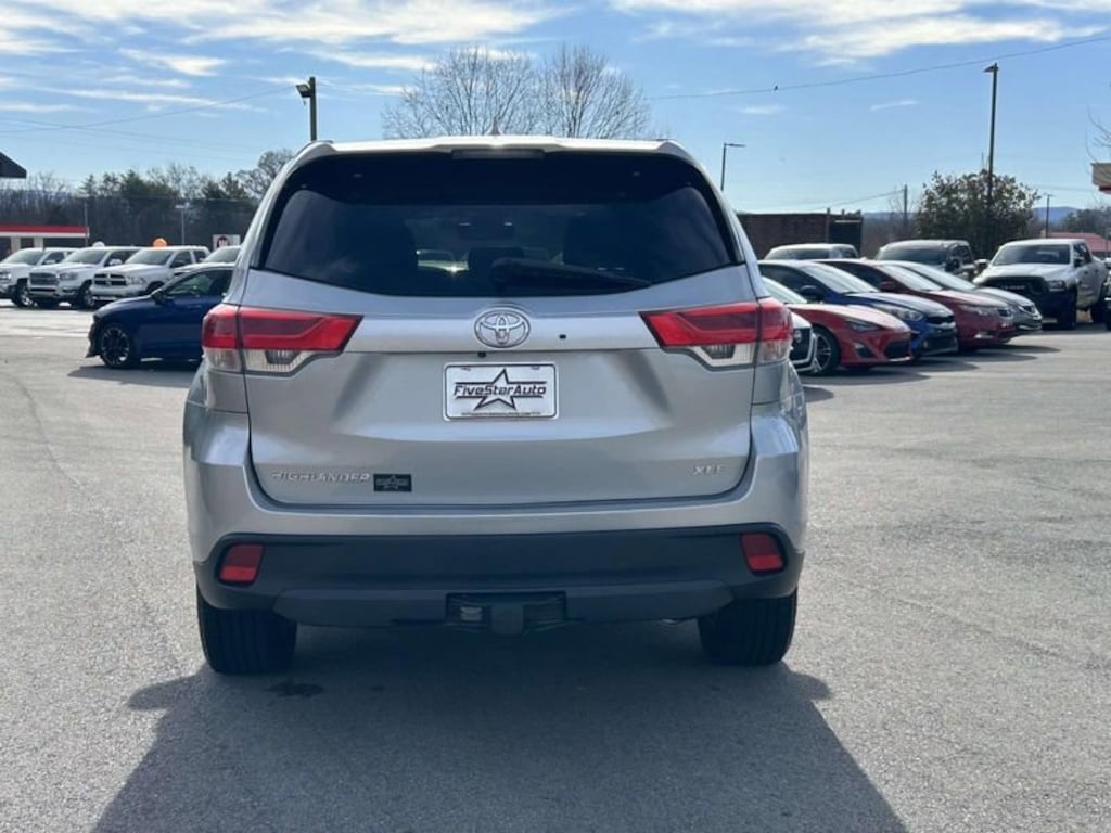 Used 2019 Toyota Highlander XLE V6 SUV