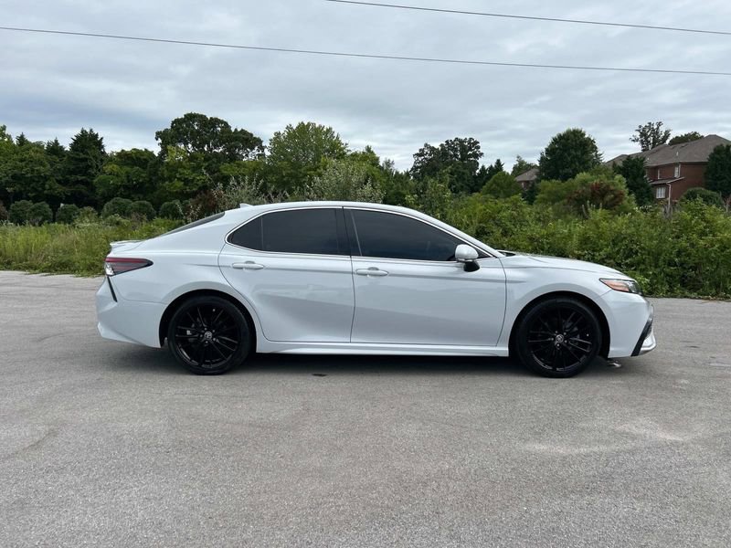 2022 Toyota Camry Hybrid XSE photo 2