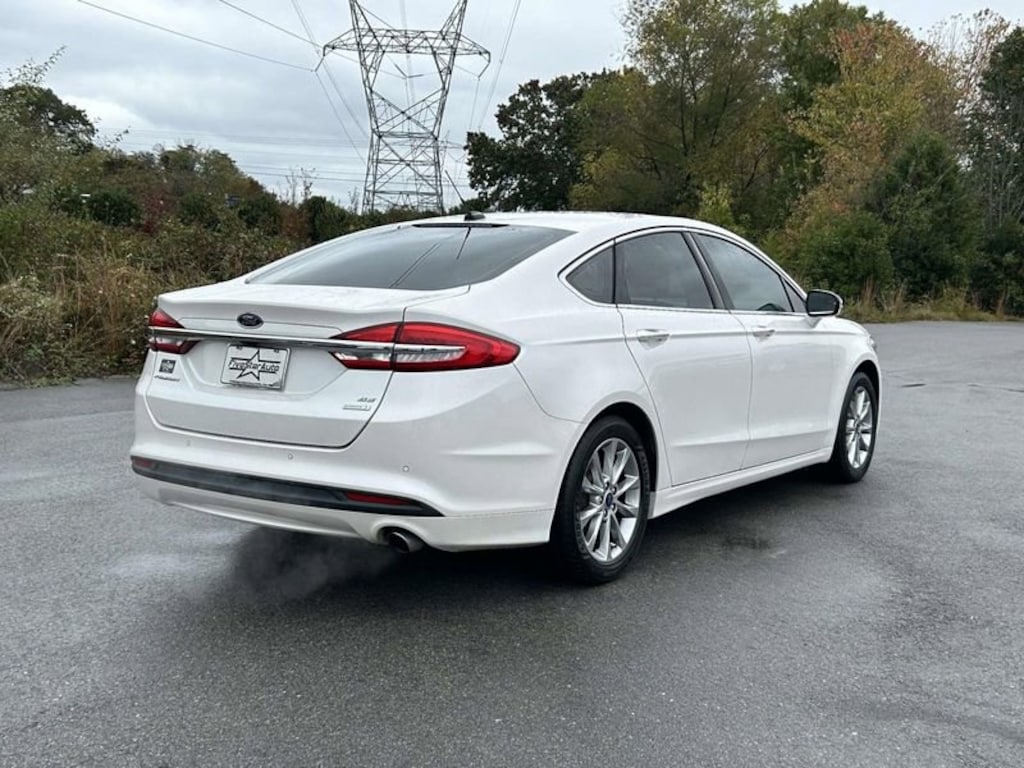 Used 2017 Ford Fusion SE Sedan