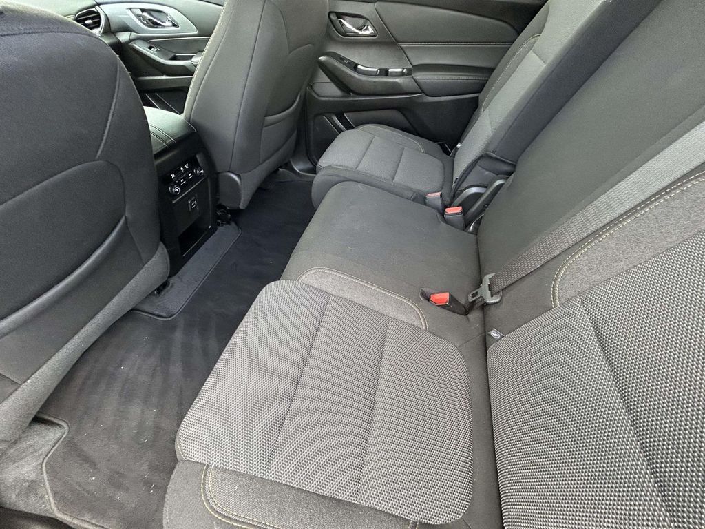 2021 Chevrolet Traverse LS - Photo 10