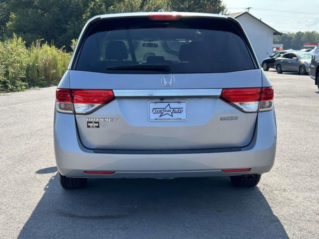Used 2016 Honda Odyssey SE Van Passenger Van
