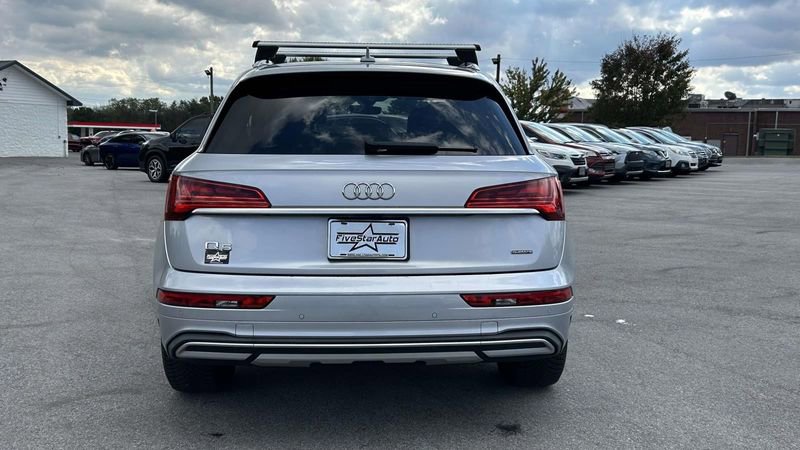 2021 Audi Q5 45 Premium photo 4