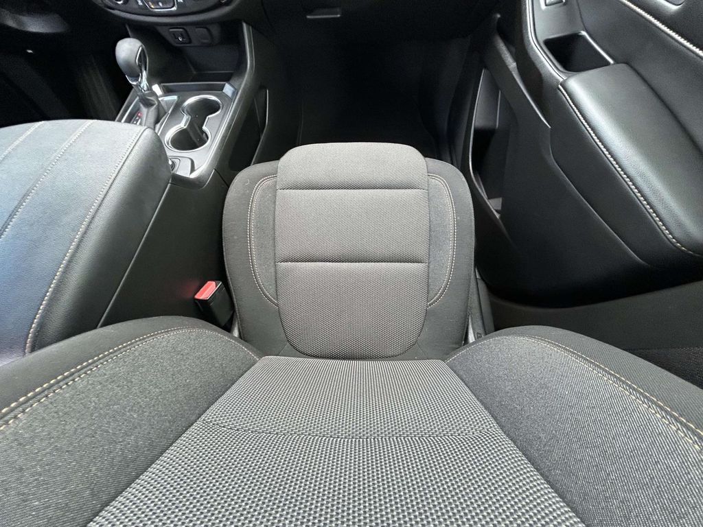 2021 Chevrolet Traverse LS - Photo 14