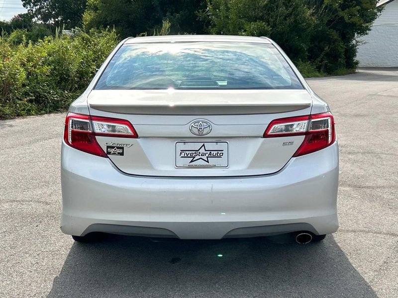 2013 Toyota Camry SE photo 4
