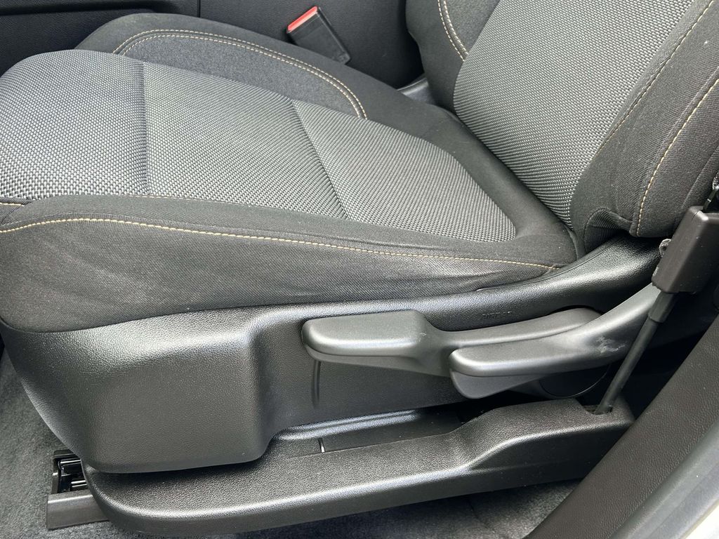 2021 Chevrolet Traverse LS - Photo 17