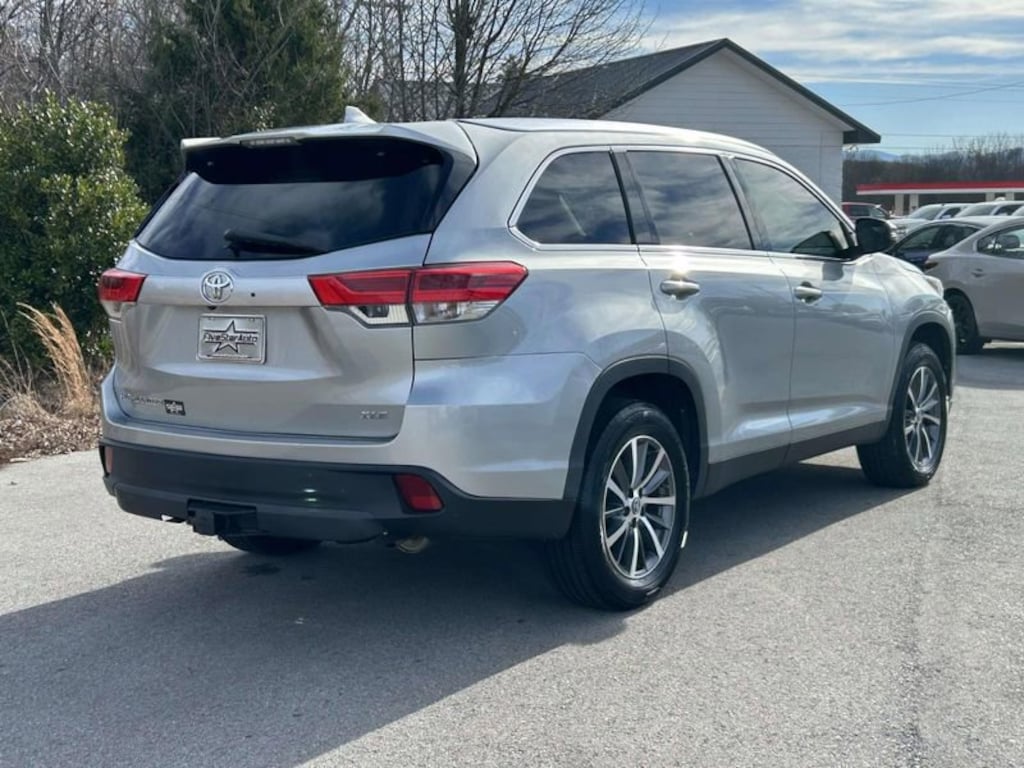 Used 2019 Toyota Highlander XLE V6 SUV