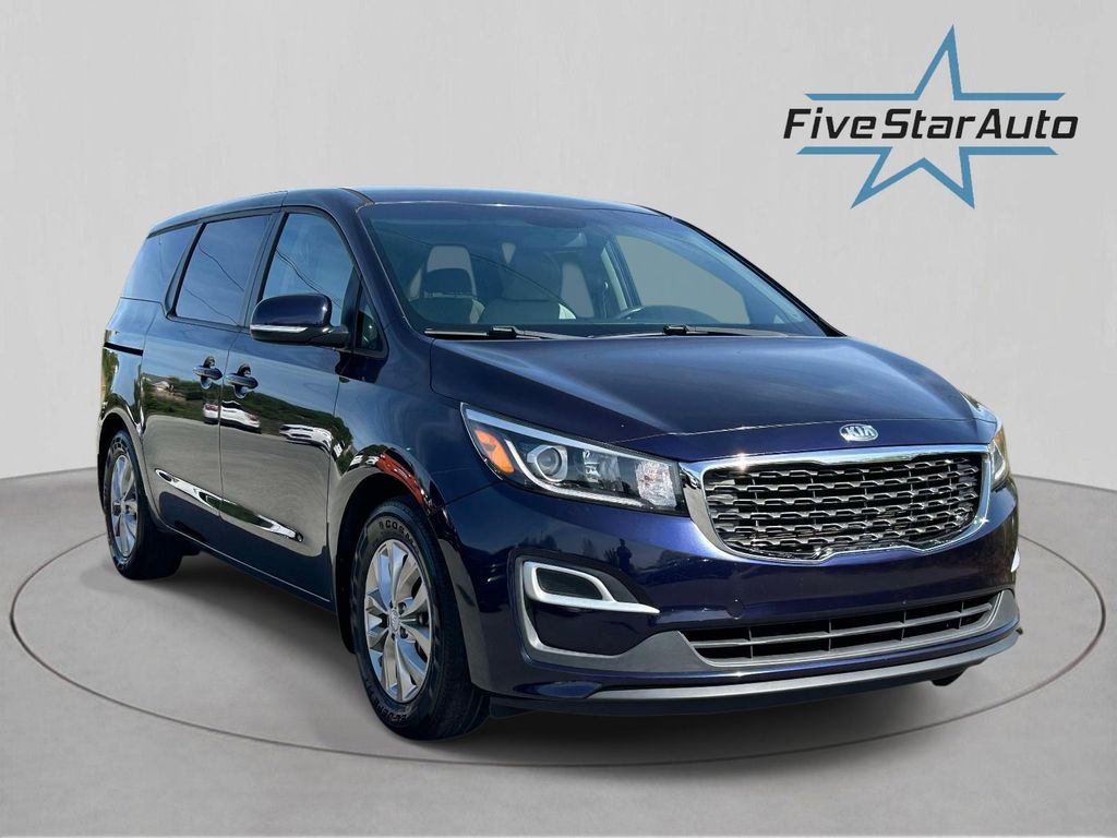 2021 Kia Sedona LX's photo