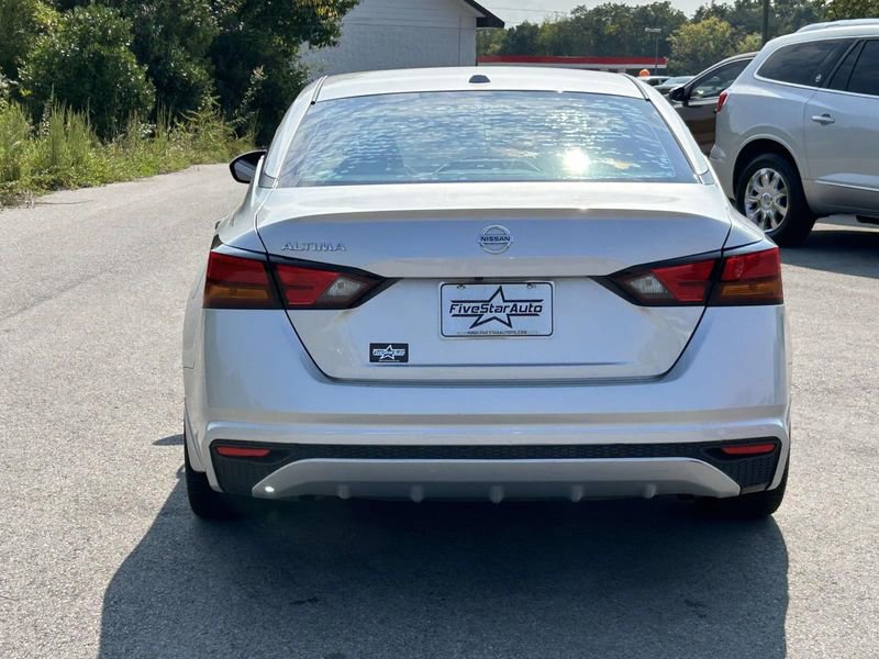 2019 Nissan Altima 2.5 S photo 4