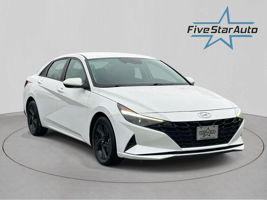 2022 Hyundai Elantra 2.0 SEL IVT's photo