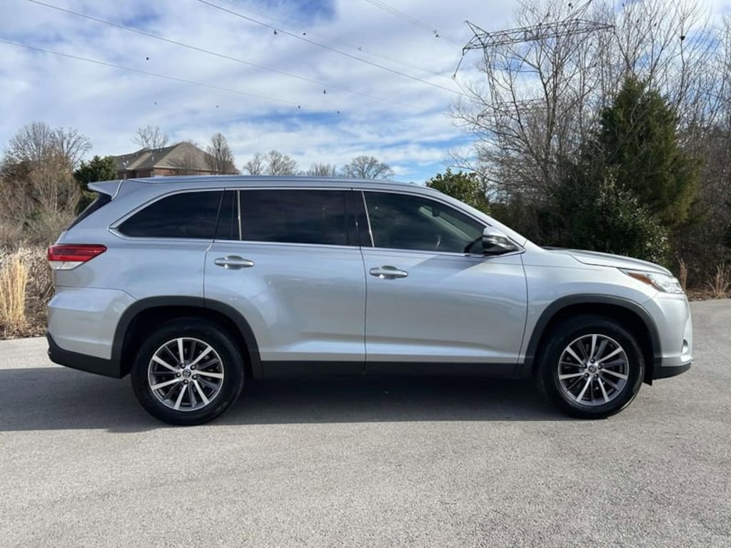 Used 2019 Toyota Highlander XLE V6 SUV
