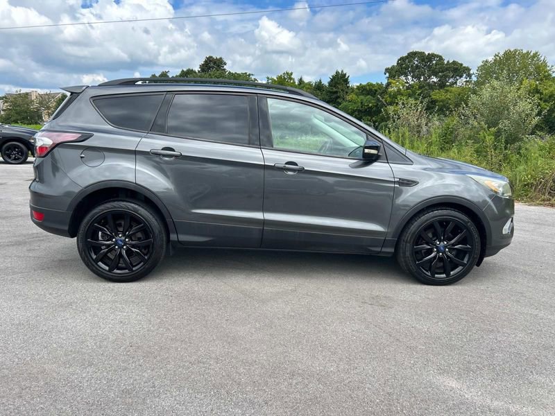 2017 Ford Escape Titanium photo 2